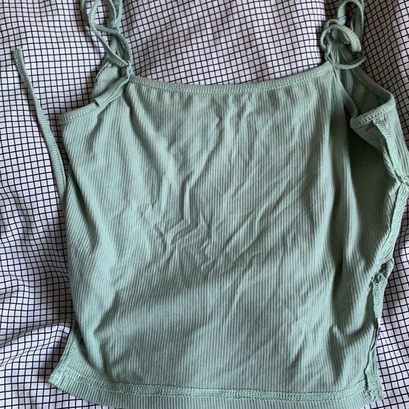 Green crop top with open and tie sides - Picture 3 of 3